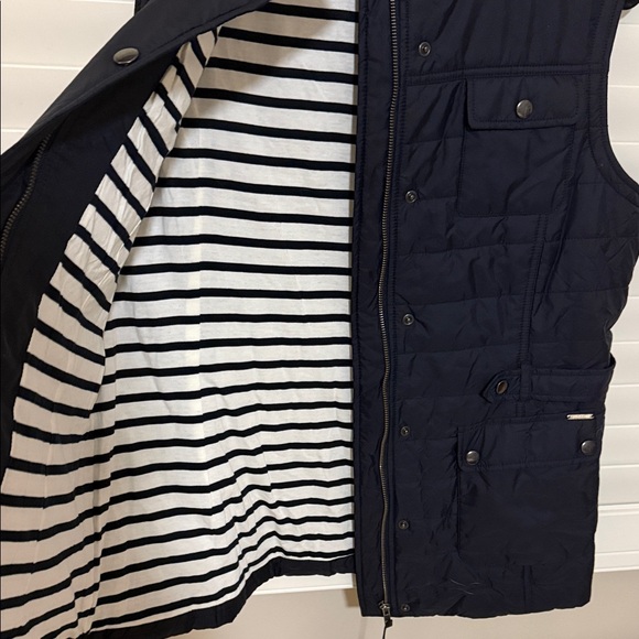 Saint James Mademoiselle Navy Quilted Vest with beautiful stripes on lining. 14 - Picture 7 of 14
